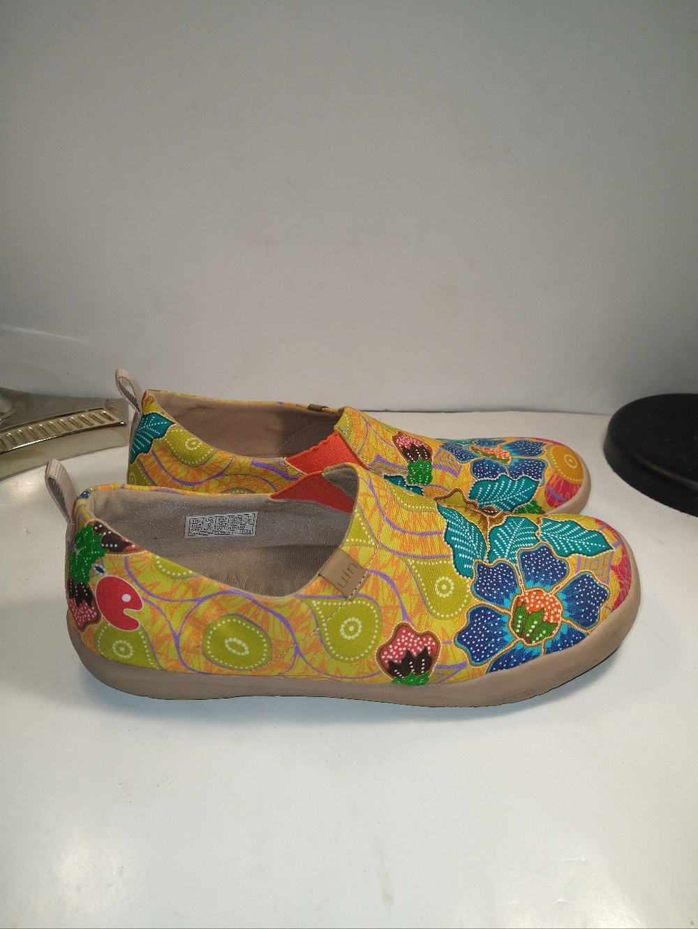 Colorful Floral Slip-On Women's Shoes - Yellow